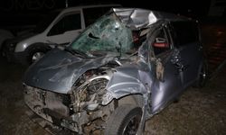 Afyon'da otomobil mermer yüklü tıra çarptı, 1 kişi yaralandı!