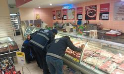Afyon’da market denetimi: Son kullanma tarihi geçmiş ürünleri satarken yakalandılar!