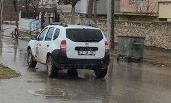 Afyon'da karşıdan karşıya geçen yaşlı kadına araba çarptı!