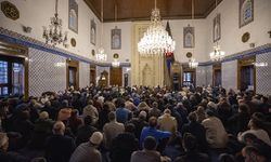 Afyon'da bayram namazında camiler doldu taştı!