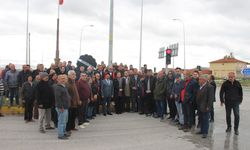Afyon'da bu kavşağa siyah çelenk koydular, Belediye Başkanı'nı protesto ettiler!