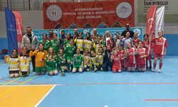 Afyon’da futsal müsabakalarının kazananları belli oldu: Dereceye girenlere ödüller verildi