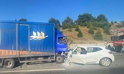 Afyon Sinanpaşa'da kamyonet ile otomobil çarpıştı! 23 yaşındaki genç hayatını kaybetti