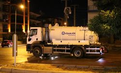 İzmir Menemen'de ana isale hattının patlaması su baskınlarına neden oldu