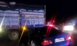 Eskişehir'de dönüş yapan kamyona çarpan otomobilin sürücüsü yaralandı