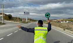 Afyon Bolvadin'de jandarmadan trafik denetimi: Yüzlerce araç kontrol edildi