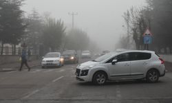 Afyon'da yoğun sis etkili oldu: Araçlar trafikte zorlandı...