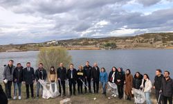 AKÜ'lü öğrenciler Emre Gölü'nde temizlik yaptı