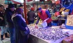 Eskişehir'de kilosu 50 liradan satıldı: Vatandaşlar uzun kuyruk oluşturdu