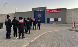 Afyon Emirdağ'da haklarında hapis kararı olan şahısları jandarma yakaladı