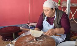 Afyonlu kadınlardan ev ekonomisine katkı: Kadın Kültür Evi'nde yöresel ürünler yapıyorlar
