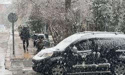 Afyonkarahisar'da kar etkili oluyor