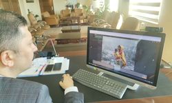 Kırkağaç Kaymakamı Oktay ile Belediye Başkanı Gedüz AA'nın "Yılın Kareleri"ni oyladı