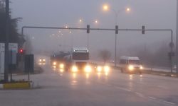 Afyon-Antalya yolunda sis etkili oldu: Sürücüler zor anlar yaşadı
