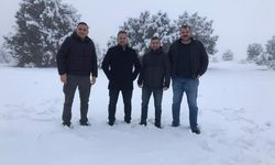 Afyon'da kar yağan köye akın ediyorlar