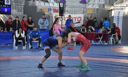 Afyon'da 'Buse Tosun U20 Kadınlar Güreş Türkiye Şampiyonası' devam ediyor