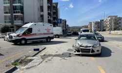 Aydın'da iki otomobilin çarpışması sonucu 2 kişi yaralandı