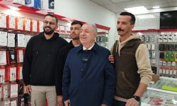 Zafer Partisi Genel Başkanı Ümit Özdağ, İzmir'de esnafı ziyaret etti
