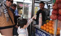 Eskişehir'de havalar ısınırken vatandaşların tercihi nar ve portakal suyu oluyor