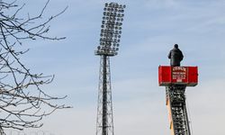 Afyonspor maçında yaşandı: Cezası olan başkan maçı izlemek için asansör kiraladı