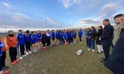 İYİ Parti'nin Afyon adayı Yağcı'dan kadın futboluna destek sözü