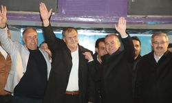 Afyon'da İYİ Parti'de istifa rüzgarı: AK Parti'ye geçtiler, rozetlerini Uluçay taktı