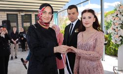 Afyon Valisi Yiğitbaşı yüzük taktı: Türkiye'nin iki kadın Valisi bu nişanda buluştu