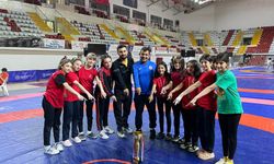 Afyon’un kızları Sivas’ta tarih yazdı: Türkiye Şampiyonu oldular