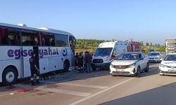Afyonkarahisar'da Yolcu Otobüsü ve Kamyonet Çarpıştı: 17 Yaralı