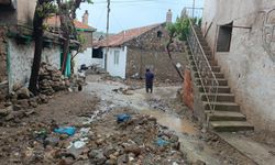 Afyon'da o köyü sel vurdu: Sel sular önüne ne kattıysa sürükledi