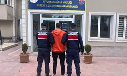 Uyuşturucu satıcı hapis cezasıyla aranıyordu: Afyon'da jandarma yol kontrolünde yakaladı