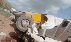 Afyon'da hafriyat kamyonu devrildi: Kazada sürücü yaralandı