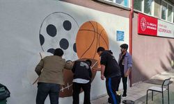 Kütahya'da trafik tasarım öğrencileri yaptıkları duvar resimleri ile hünerlerini sergiledi