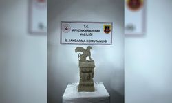 Afyon'da tarihi eser operasyonu: Pars başlı kanatlı heykel ele geçirildi!