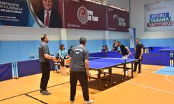 Afyon'da kurumlar arası masa tenisi turnuvası başladı: 12 takım, 45 oyuncu yarışıyor