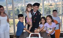 Kemalpaşa'da jandarma ekipleri, sürücülerin bayramını kutladı