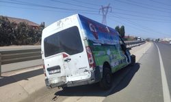 Afyon'da kamyonet aynı anda tır ve arabaya çarptı: Kazada ölü ve yaralılar var