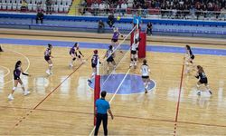 Afyon Belediye Yüntaş Kadın Voleybol Takımı İlk Maçını Kazandı