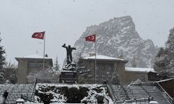 Afyon’da kar yağışı: Şehirde 6 santim, yüksek yerlerde 20 santim!