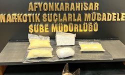 Afyon’da otomobil durduruldu: İçinden kilolarca uyuşturucu madde çıktı!
