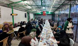 Her gün bir başkası yemek vererek geleneği sürdürüyor