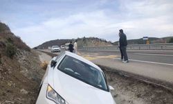 Otomobil su kanalına girerek durabildi