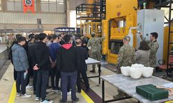 Afyon’da savunma sanayiine ilgi duyan öğrenciler ağırlandı: Askeri fabrika ve çalışma sistemi anlatıldı