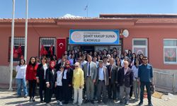 Afyon Lisesi'nden geleceğe kitap ve fidan bağışı