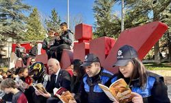 Emniyet mensupları kitap okudu