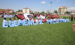 23 Nisan İhsaniye'de Coşkuyla Kutlandı: Dev Türk Bayrağı İlgi Odağı Oldu