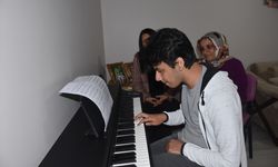 Afyon'da Otizmli Samet Ege 500 Eser Çalabiliyor