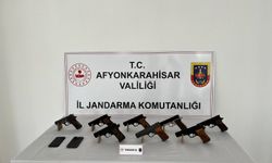 Afyon Jandarmasından Kaçak Silah Operasyonu: Valizden Resmen Cephanelik Çıktı!
