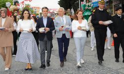 Çeşme’de Kitap Takas Şenliği Renkli Görüntülere Sahne Oldu