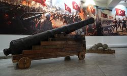 İzmir'de "Taş Baltadan Silahlı İnsansız Hava Aracı'na" temalı sergi ziyarete sunuldu